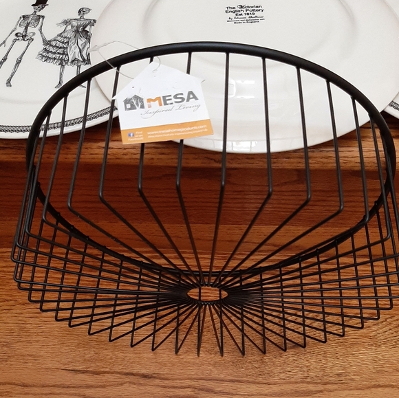 Victorian 11" Skeleton Couple plates set of 6 plates & 1 metal basket Halloween - Picture 9 of 16